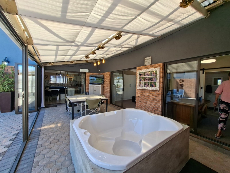 3 Bedroom Property for Sale in Reebok Western Cape